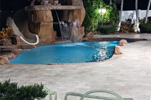 House in Pembroke Pines, Florida 3 bedrooms, 201.78 sq.m. № 1756662 - photo 20