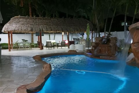 House in Pembroke Pines, Florida 3 bedrooms, 201.78 sq.m. № 1756662 - photo 16