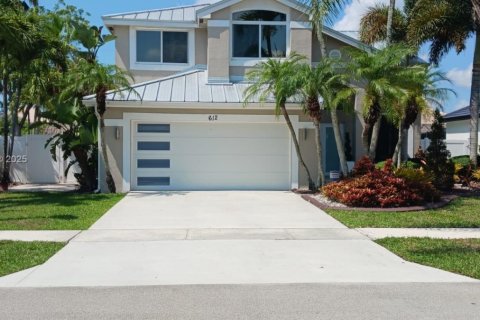 House in Pembroke Pines, Florida 3 bedrooms, 201.78 sq.m. № 1756662 - photo 1