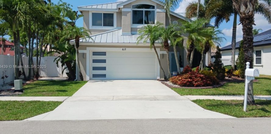 House in Pembroke Pines, Florida 3 bedrooms, 201.78 sq.m. № 1756662