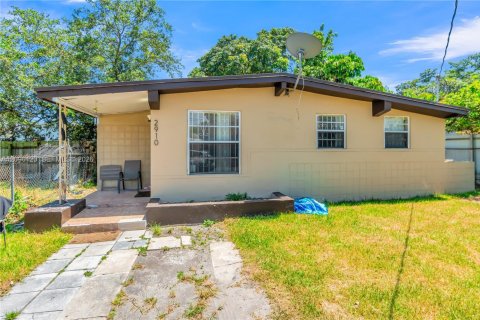 Villa ou maison à louer à Miami, Floride: 3 chambres, 74.32 m2 № 2388067 - photo 3