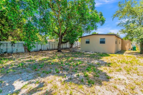 Villa ou maison à louer à Miami, Floride: 3 chambres, 74.32 m2 № 2388067 - photo 15
