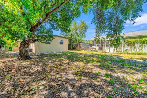 Villa ou maison à louer à Miami, Floride: 3 chambres, 74.32 m2 № 2388067 - photo 16