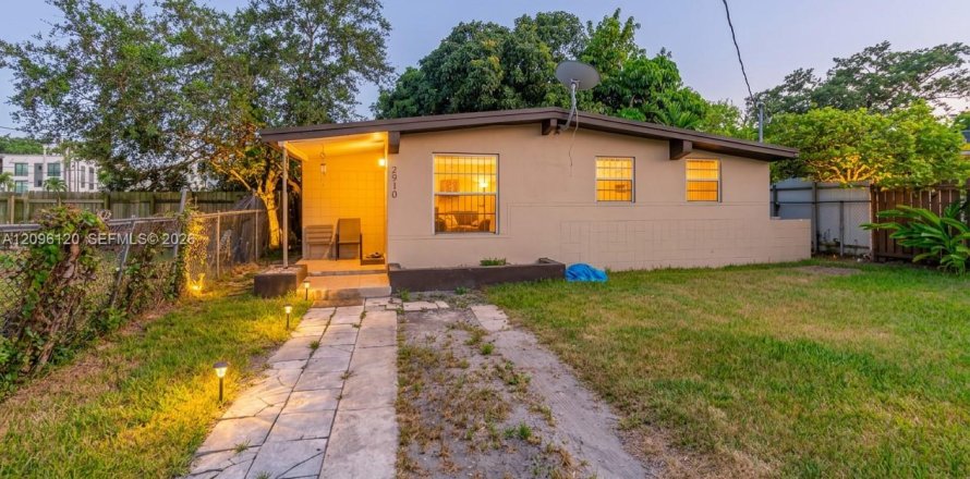 Villa ou maison à Miami, Floride 3 chambres, 74.32 m2 № 2388067