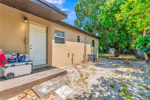 Villa ou maison à louer à Miami, Floride: 3 chambres, 74.32 m2 № 2388067 - photo 17