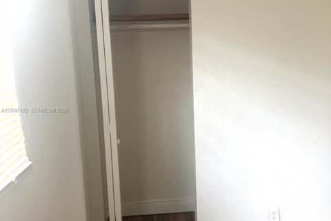 Villa ou maison à louer à Miami, Floride: 3 chambres, 74.32 m2 № 2388067 - photo 7
