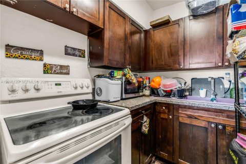 Villa ou maison à louer à Miami, Floride: 3 chambres, 74.32 m2 № 2388067 - photo 12