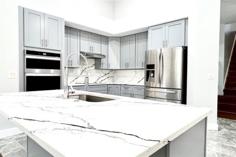 Casa en venta en Orlando, Florida, 6 dormitorios, 291.81 m2 № 1550407 - foto 13