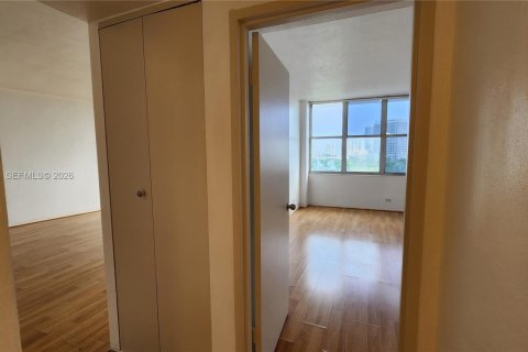 Copropriété à louer à Miami Beach, Floride: 1 chambre, 69.68 m2 № 2386959 - photo 12