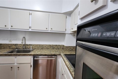 Copropriété à louer à Miami Beach, Floride: 1 chambre, 69.68 m2 № 2386959 - photo 10