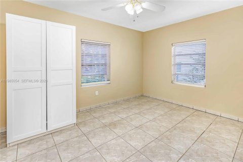 Снять в аренду виллу или дом в Корал-Гейблс, Флорида 3 спальни, 125.33м2, № 2050866 - фото 14