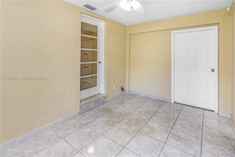 Снять в аренду виллу или дом в Корал-Гейблс, Флорида 3 спальни, 125.33м2, № 2050866 - фото 16