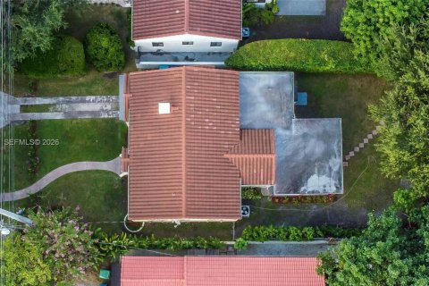 Снять в аренду виллу или дом в Корал-Гейблс, Флорида 3 спальни, 125.33м2, № 2050866 - фото 2