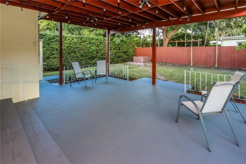 Снять в аренду виллу или дом в Корал-Гейблс, Флорида 3 спальни, 125.33м2, № 2050866 - фото 29