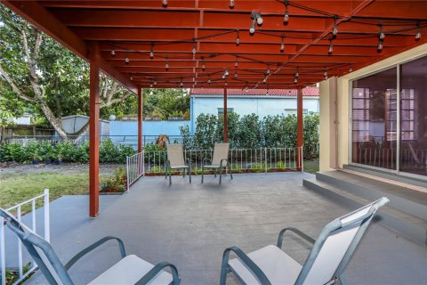 Снять в аренду виллу или дом в Корал-Гейблс, Флорида 3 спальни, 125.33м2, № 2050866 - фото 28