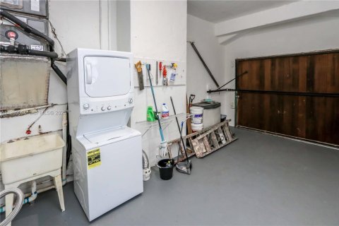 Снять в аренду виллу или дом в Корал-Гейблс, Флорида 3 спальни, 125.33м2, № 2050866 - фото 25