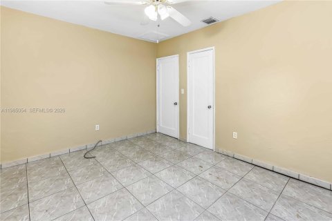 Снять в аренду виллу или дом в Корал-Гейблс, Флорида 3 спальни, 125.33м2, № 2050866 - фото 19