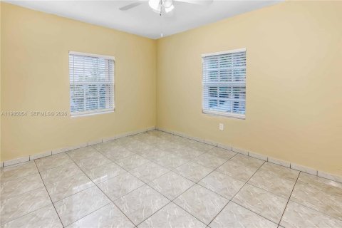 Снять в аренду виллу или дом в Корал-Гейблс, Флорида 3 спальни, 125.33м2, № 2050866 - фото 15