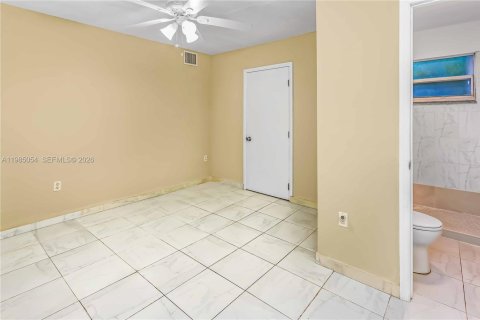 Снять в аренду виллу или дом в Корал-Гейблс, Флорида 3 спальни, 125.33м2, № 2050866 - фото 21