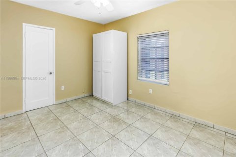 Снять в аренду виллу или дом в Корал-Гейблс, Флорида 3 спальни, 125.33м2, № 2050866 - фото 20