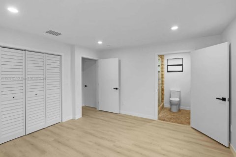 Casa en alquiler en South Miami, Florida, 4 dormitorios, 156.54 m2 № 1953603 - foto 14