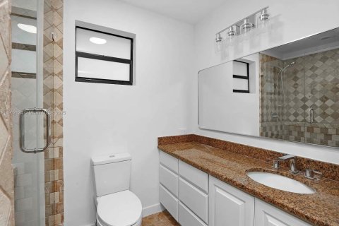 Casa en alquiler en South Miami, Florida, 4 dormitorios, 156.54 m2 № 1953603 - foto 15