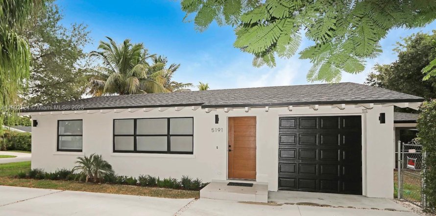 Casa en South Miami, Florida 4 dormitorios, 156.54 m2 № 1953603