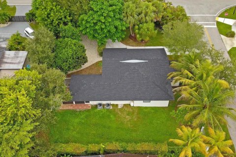 Casa en alquiler en South Miami, Florida, 4 dormitorios, 156.54 m2 № 1953603 - foto 26