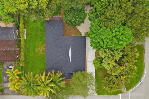 Casa en alquiler en South Miami, Florida, 4 dormitorios, 156.54 m2 № 1953603 - foto 25