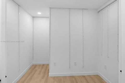 Casa en alquiler en South Miami, Florida, 4 dormitorios, 156.54 m2 № 1953603 - foto 20