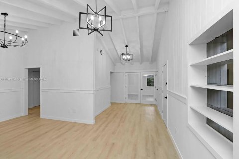 Casa en alquiler en South Miami, Florida, 4 dormitorios, 156.54 m2 № 1953603 - foto 3