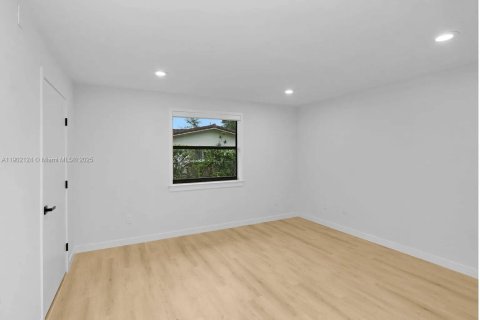 Casa en alquiler en South Miami, Florida, 4 dormitorios, 156.54 m2 № 1953603 - foto 13