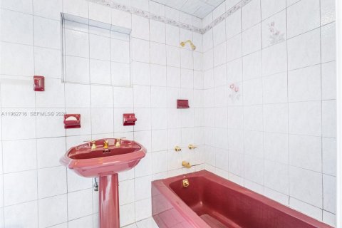 Купить виллу или дом в Майами, Флорида 1 комната, 134.34м2, № 2026713 - фото 11