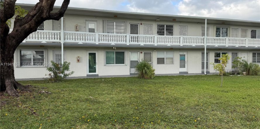 Condominio en Miami Gardens, Florida, 1 dormitorio  № 2002091