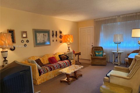 Condominio en venta en Miami Gardens, Florida, 1 dormitorio, 64.2 m2 № 2002091 - foto 3