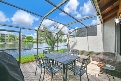 Townhouse in Pembroke Pines, Florida 3 bedrooms, 140.38 sq.m. № 2172977 - photo 3