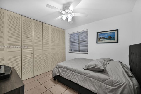 Townhouse in Pembroke Pines, Florida 3 bedrooms, 140.38 sq.m. № 2172977 - photo 17