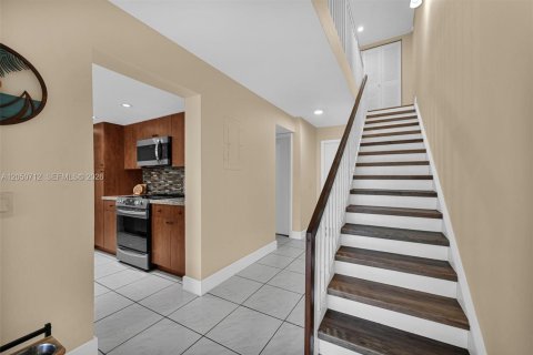 Townhouse in Pembroke Pines, Florida 3 bedrooms, 140.38 sq.m. № 2172977 - photo 20