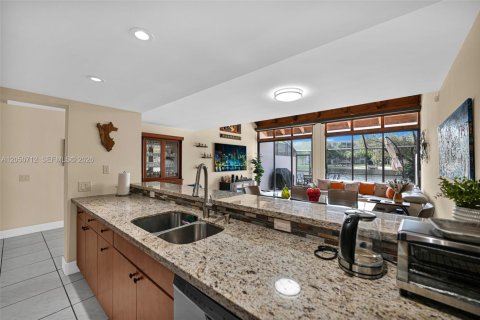 Townhouse in Pembroke Pines, Florida 3 bedrooms, 140.38 sq.m. № 2172977 - photo 15