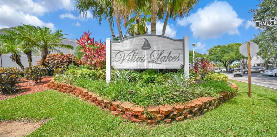 Townhouse in Pembroke Pines, Florida 3 bedrooms, 140.38 sq.m. № 2172977