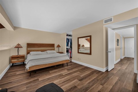 Townhouse in Pembroke Pines, Florida 3 bedrooms, 140.38 sq.m. № 2172977 - photo 25