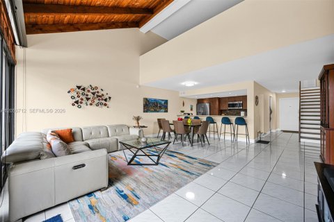 Townhouse in Pembroke Pines, Florida 3 bedrooms, 140.38 sq.m. № 2172977 - photo 7