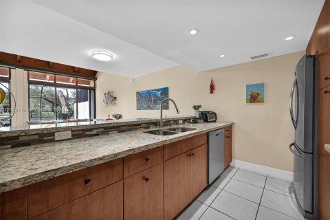 Townhouse in Pembroke Pines, Florida 3 bedrooms, 140.38 sq.m. № 2172977 - photo 14