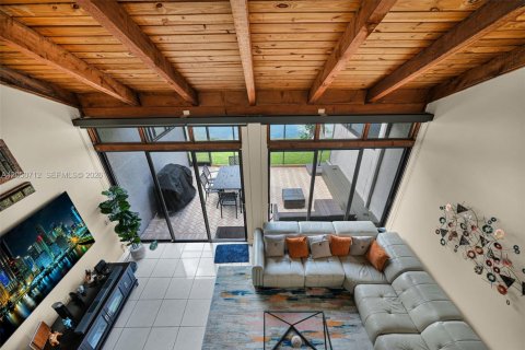 Townhouse in Pembroke Pines, Florida 3 bedrooms, 140.38 sq.m. № 2172977 - photo 10
