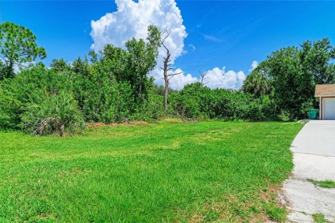 House in Englewood, Florida 2 bedrooms, 107.77 sq.m. № 2394291 - photo 12