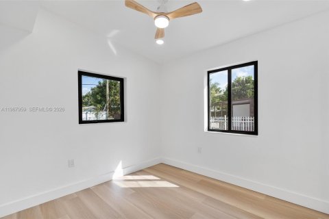 House in West Park, Florida 2 bedrooms, 53.14 sq.m. № 2032670 - photo 12