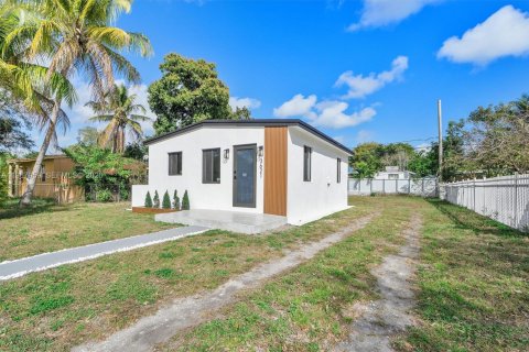 House in West Park, Florida 2 bedrooms, 53.14 sq.m. № 2032670 - photo 20