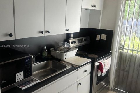 Casa en venta en Miami Gardens, Florida, 3 dormitorios, 83.61 m2 № 2060974 - foto 4