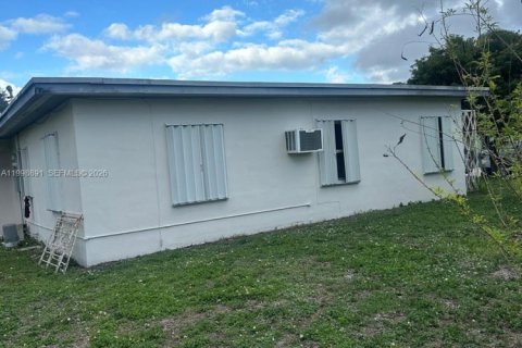 Casa en venta en Miami Gardens, Florida, 3 dormitorios, 83.61 m2 № 2060974 - foto 3