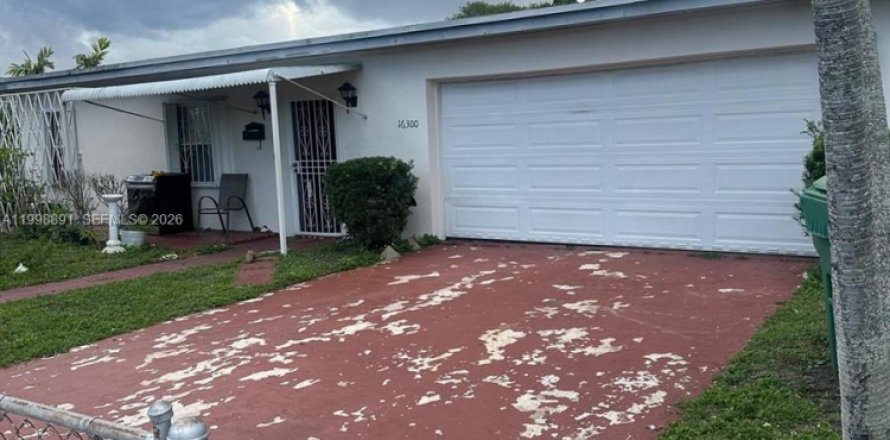 Casa en Miami Gardens, Florida 3 dormitorios, 83.61 m2 № 2060974